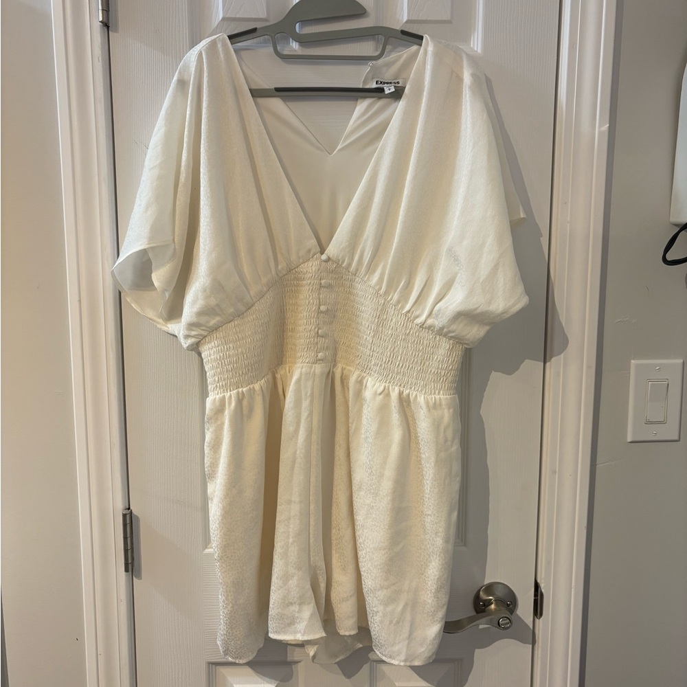 Elegant Cream romper with V-Neck